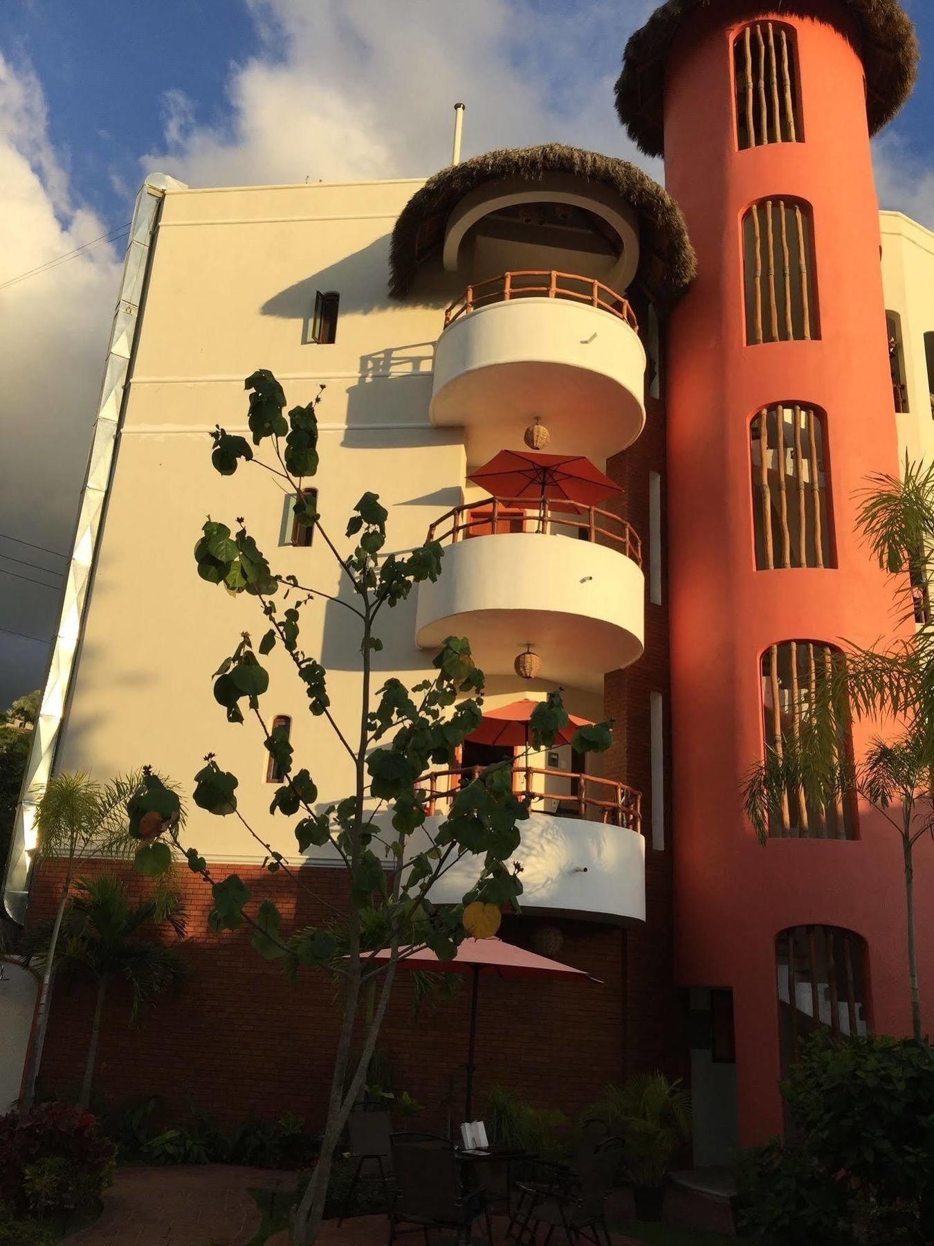 Hotel Y Suites Los Encantos Sayulita Eksteriør bilde